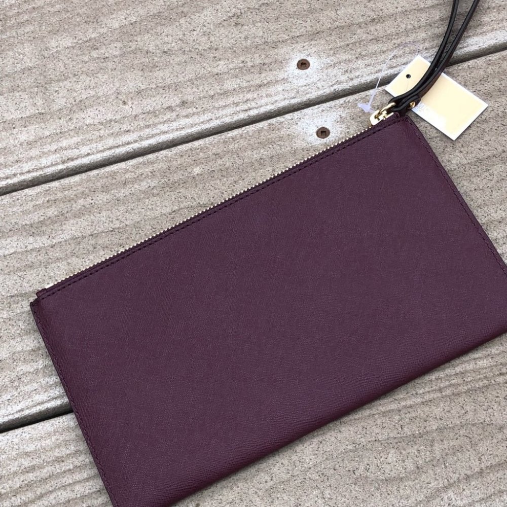Authentic NWT Michael Kors perforated wristlet - Picture 5 of 6